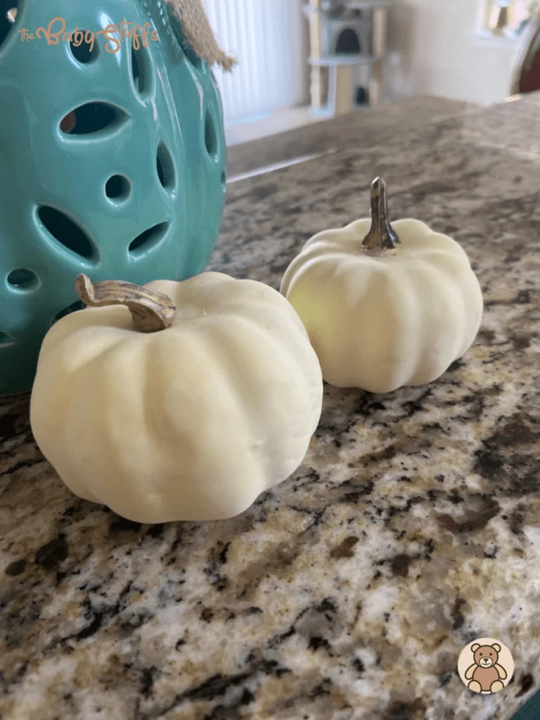 Planning the Perfect Fall Theme Baby Shower | Parents Guide fall theme baby shower